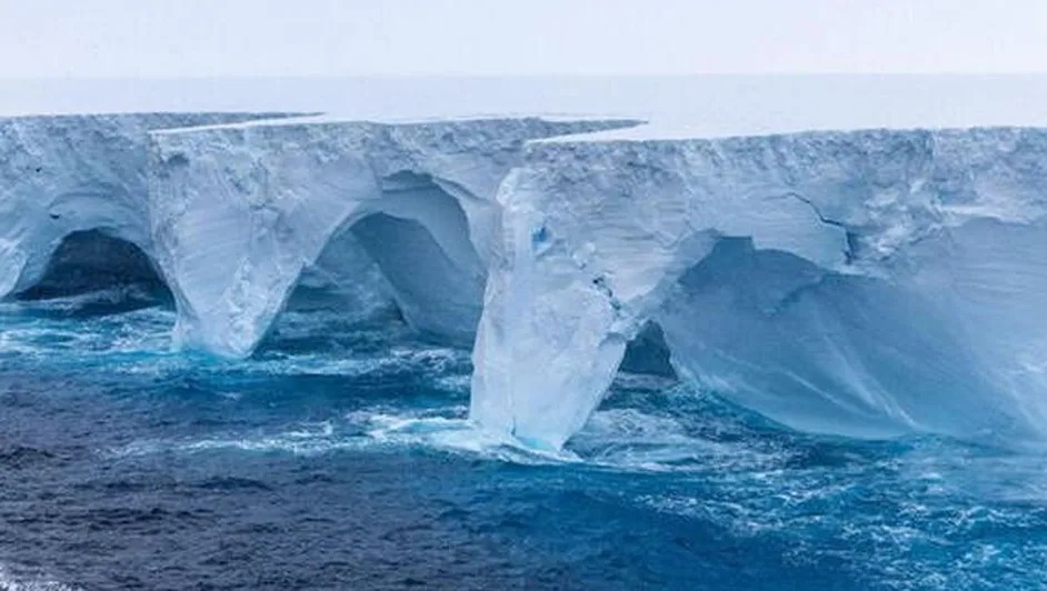 El iceberg más grande del mundo se derrite