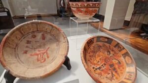 Restauran piezas arqueológicas en museos de Puebla con apoyo del gobierno de Suiza