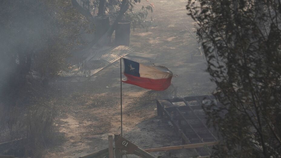 Incendios forestales en Chile dejan más de 100 muertos; investigan si fueron provocados