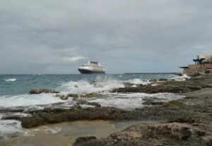 Cancelaciones de Cruceros en Cozumel Debido al Frente Frío en el Mar Caribe.