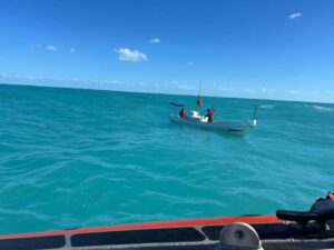 Marina rescata a dos náufragos en el mar de la Península de Yucatán