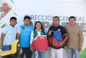 Entrega Blanca Merari material deportivo a clubes de Puerto Morelos