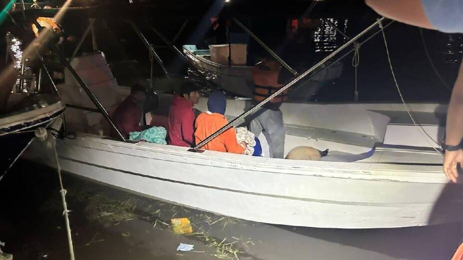 Encuentran a pescadores desaparecidos en altamar en Quintana Roo