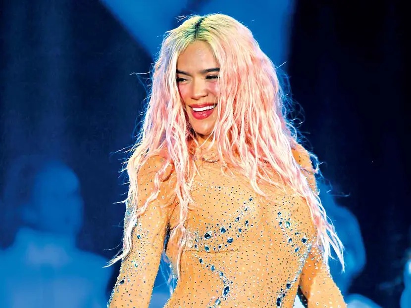 Karol G se cura con rumba; 80 mil fans llenan primera fecha de la "Bichota".