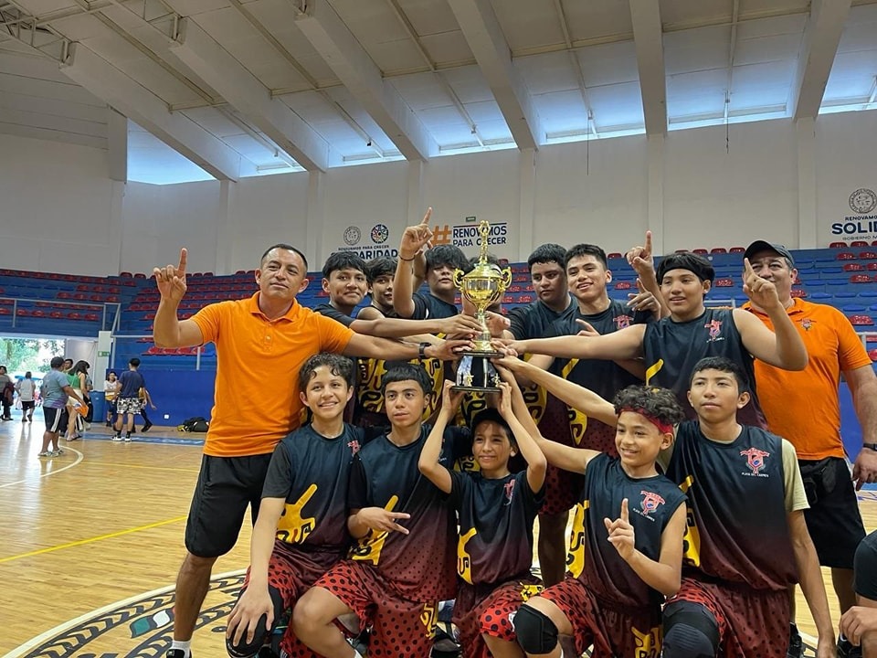 La Secundaria Rene Fajardo domina el basquetbol estudiantil en Solidaridad