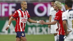 Reaparece Javier “Chicharito” Hernández en triunfo de Chivas ante Pumas