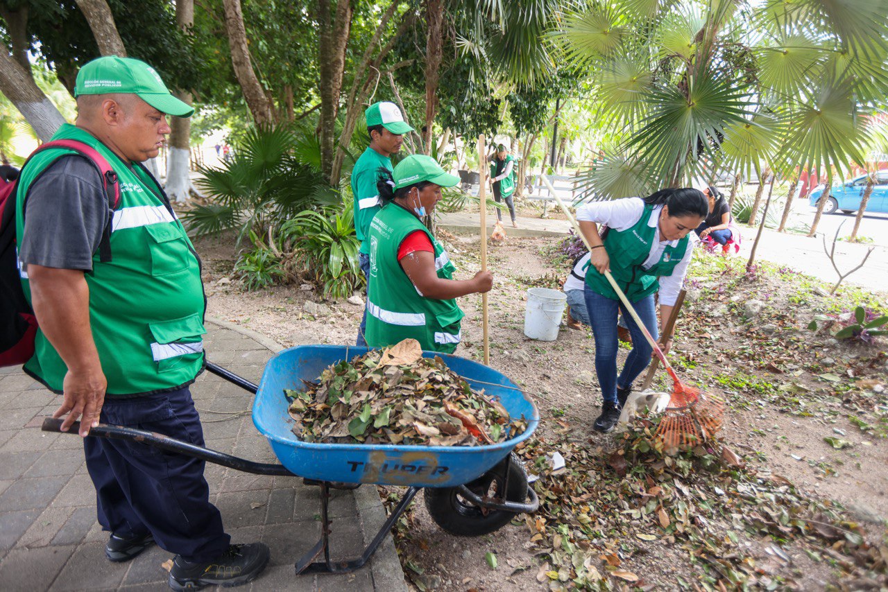 Embellece gobierno de Puerto Morelos el parque de Villas Morelos II