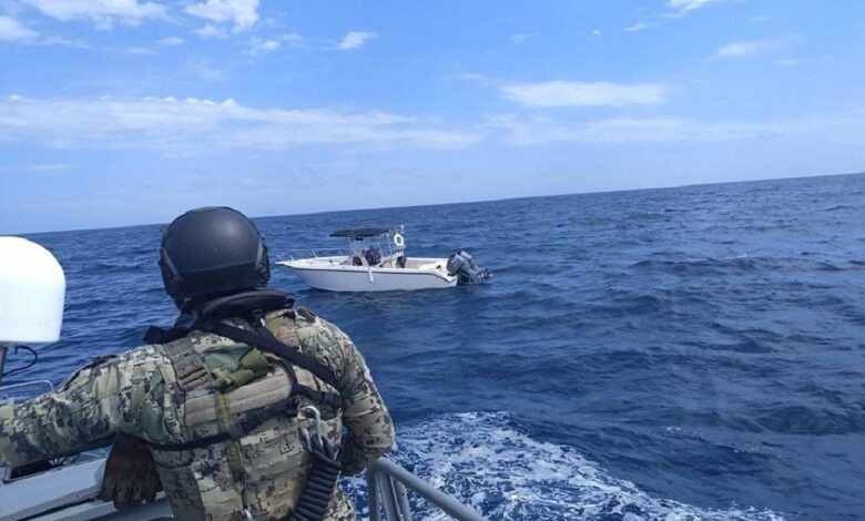 Rescata la Marina a extranjero a la deriva frente a costas de Quintana Roo