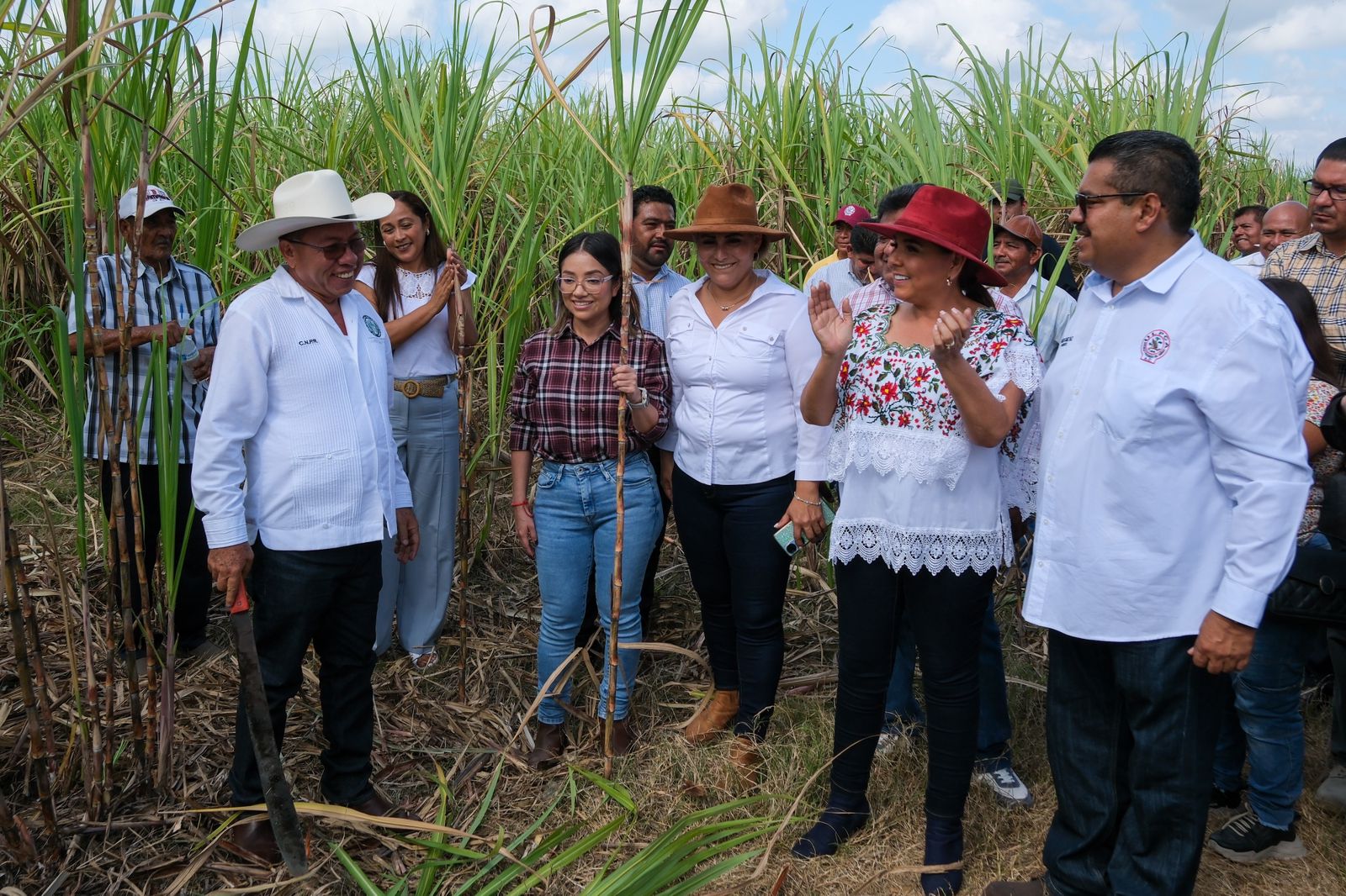 Con machetazo tradicional se oficializó zafra 2023-2024 en sur del estado