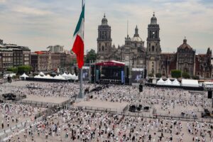 ‘Ballet, otra forma de vivir’: Elisa Carrillo; así fue la clase masiva en el Zócalo de CDMX