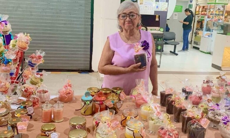 Mujeres emprendedoras exhiben sus productos