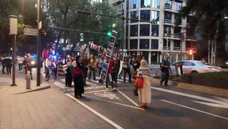 Coordinadora Solidaridad Palestina México realiza en CdMx viacrusis por Palestina frente a embajada israelí