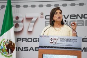 Promete Xóchitl Gálvez ante banqueros un gobierno de certidumbre y honestidad