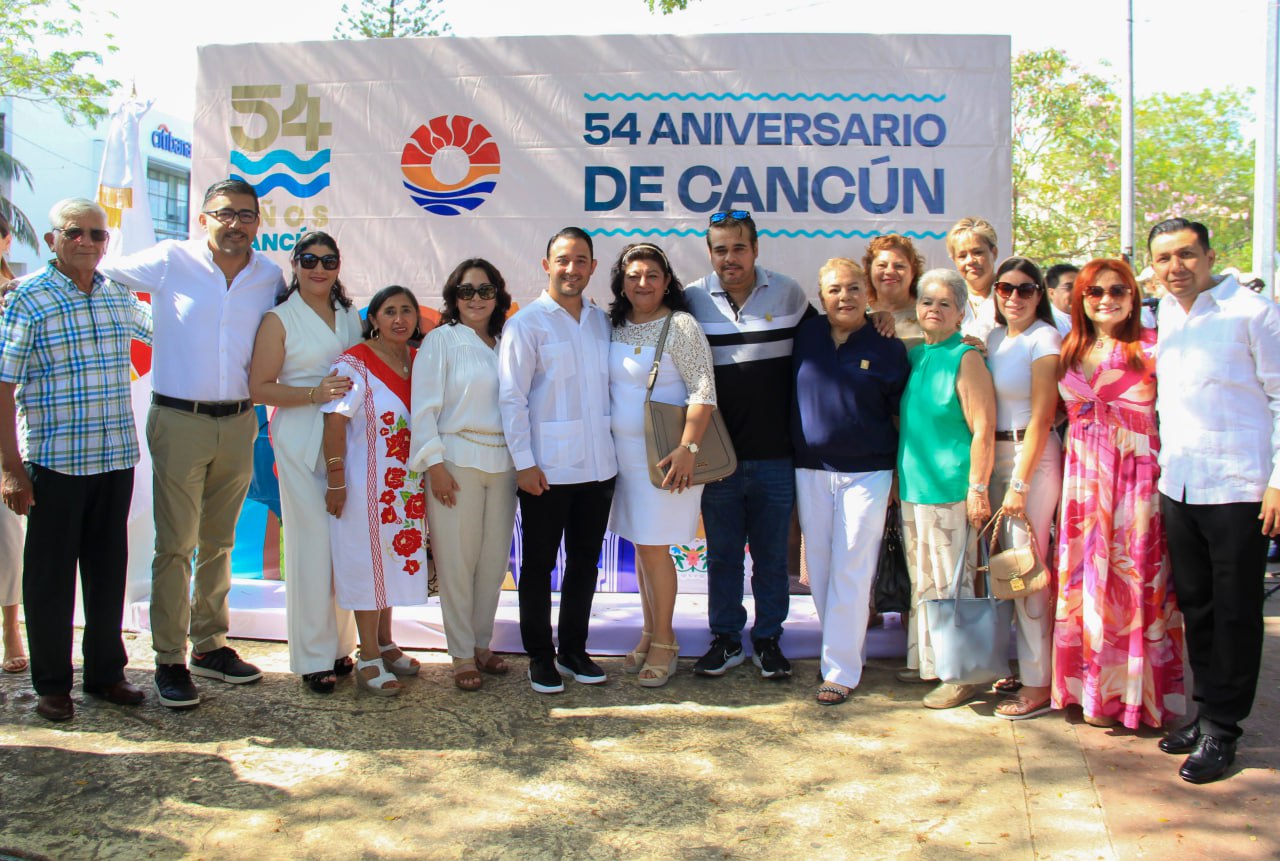 Cancún Celebra su 54 Aniversario con Emotivo Homenaje Cívico