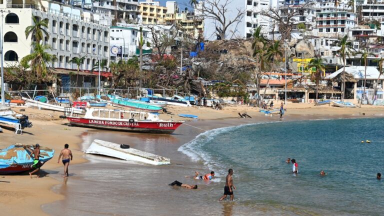 otis_acapulco_vida_comienza_restablecerse_afp.jpg_554688468