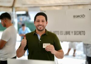 Vota el candidato a diputado local por el Distrito 11 de la colación "Sigamos Haciendo Historia", Renan Sánchez Tajonar