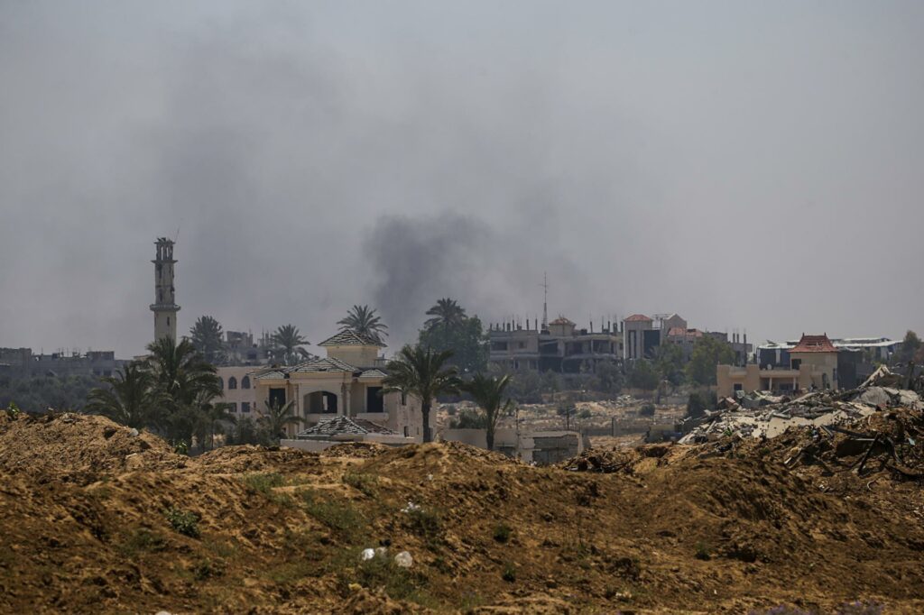 Israel continues military operations and air strikes in central Gaza