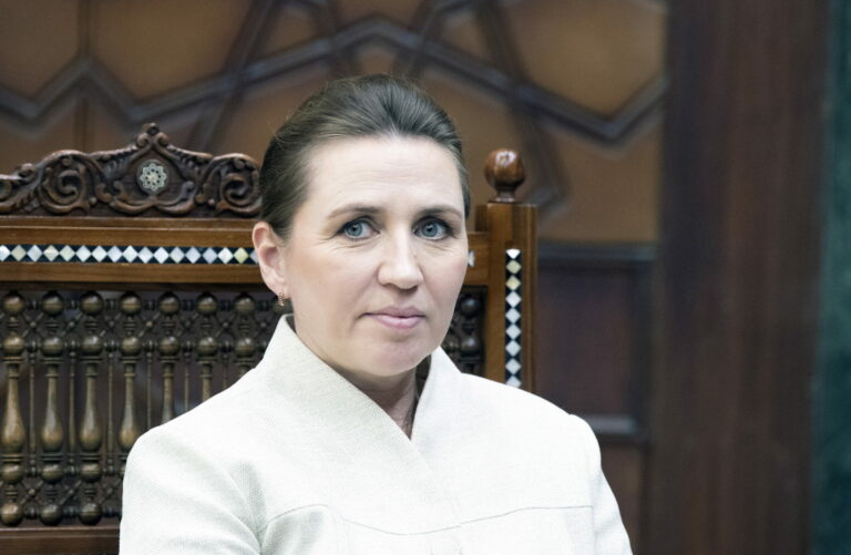 Primera ministra danesa, diagnosticada con &quot;latigazo cervical leve&quot; tras sufrir agresión