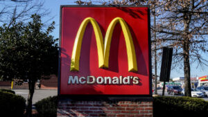 McDonald’s retira “cuarto de libra” del menú tras un muerto y 10 hospitalizados por infección de E. coli en EU