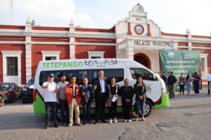 Enrique Estrada entrega unidad de traslado para atender necesidades de salud en Tetepango