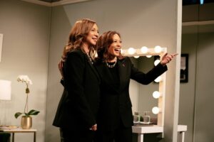 Kamala Harris sorprende en “Saturday Night Live” a días de las elecciones