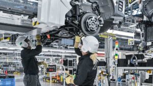 Nissan suprimirá 9 mil empleos en el mundo y reducirá la producción en un 20%