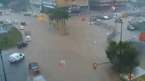 Inundaciones en el centro de Málaga: suspenden todas las líneas de autobús EMT y el AVE con Madrid