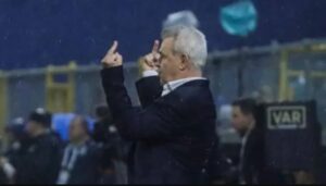 Prensa de Honduras señala que Javier Aguirre provocó a los aficionados previo a recibir golpe