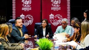 Formaliza Claudia Agatón convenio con el Cecati 83