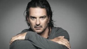 ¡Ricardo Arjona regresa con ‘Seco’! El guatemalteco presenta su nuevo álbum tras estar en silla de ruedas