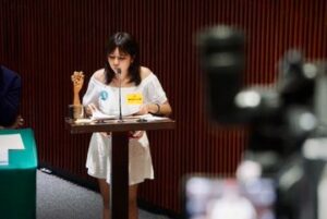 Ángela Olazarán, la mejor estudiante del mundo, toma la tribuna de San Lázaro