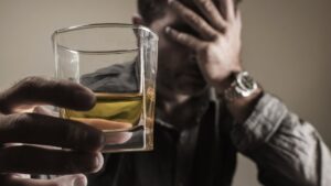 Casi 40 muertos y 77 intoxicados en Turquía por alcohol adulterado