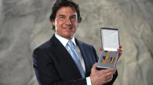 Tom Cruise es reconocido con el máximo honor de la Marina de EU por su trabajo en ‘Top Gun’