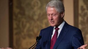 Bill Clinton, expresidente de Estados Unidos, fue hospitalizado en Washington