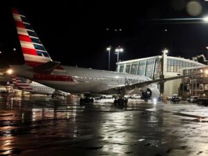 ‘Falla técnica’ detuvo todos los vuelos de American Airlines en plena Nochebuena