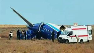 Culpan a Rusia por caída del vuelo de Azerbaijan Airlines en Navidad