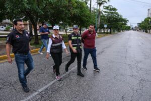 Mara Lezama en territorio verifica limpieza de cárcamos para evitar encharcamientos en calles y avenidas de Cancún