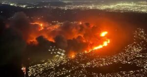 Autoridades reportan al menos 2 muertos por incendios en California