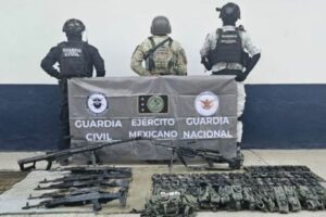 Aseguran arsenal en Michoacán tras enfrentamiento entre presuntos miembros del CJNG y agentes de seguridad