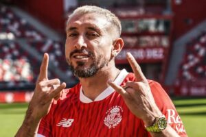 Héctor Herrera se viste de Diablo