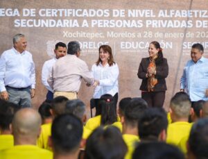 Margarita González entrega certificados educativos a personas privadas de libertad en Morelos