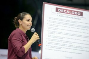 Firma Ana Paty Peralta decálogo de Morena, por la construcción del segundo piso de la 4T