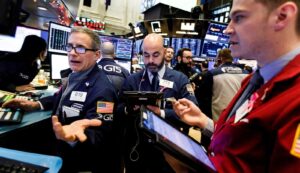 Bajan principales indicadores de Wall Street ante aranceles