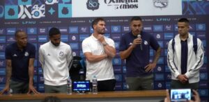 Jugadores del Club Puebla ofrecen disculpas a la afición tras resultados