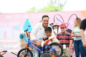 Carlos Soto celebra con miles de pequeñas y pequeños el Día del Niño en Zamora