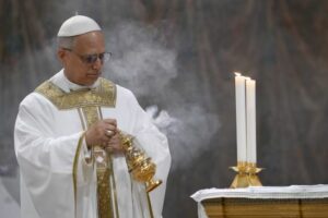 El video viral que muestra el talento del papa León XIV para el canto