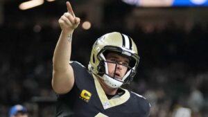 Derek Carr anuncia su retiro de la NFL por ‘cambios degenerativos’ en su hombro derecho