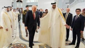 Donald Trump admira riqueza de Oriente Medio; se queja del “pequeño” Air Force One