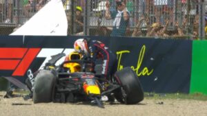 Yuki Tsunoda sufre accidente y vuelca en clasificación del GP de Emilia-Romagna